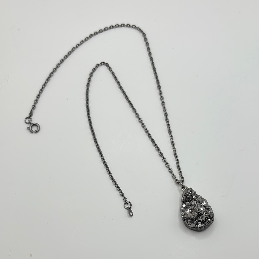 Elegant Silver Pendant Necklace